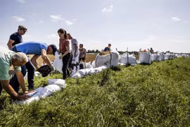 Cảnh giác cao, Hà Lan tránh được hậu quả thảm khốc của lũ lụt