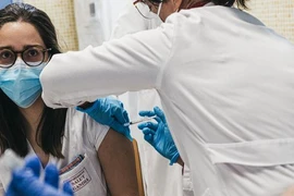 Giải pháp hứa hẹn khi dùng kết hợp vaccine Covid-19 