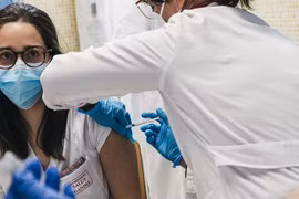 Giải pháp hứa hẹn khi dùng kết hợp vaccine Covid-19 