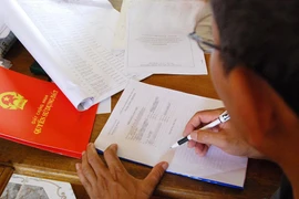 Quy định của pháp luật về độ tuổi được đứng tên khi nhận tài sản nhà đất được cho tặng 