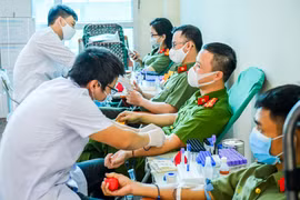 Đoàn viên thanh niên Công an Thủ đô tham gia hiến máu cứu người