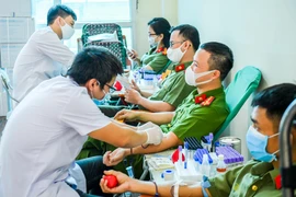 Đoàn viên thanh niên Công an Thủ đô tham gia hiến máu cứu người
