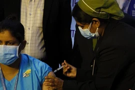 Bangladesh chống chọi với tin giả về vaccine Covid-19 