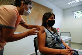 Bộ trưởng Argentina từ chức sau bê bối về vaccine Covid-19