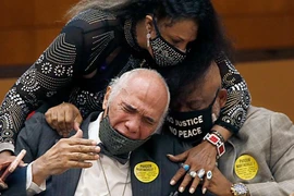 Nhóm 7 thanh niên da màu lĩnh án tử được ân xá sau… 70 năm 