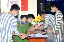 Chồng ở tù, vợ có thể đơn phương ly hôn mà không cần hòa giải