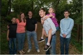 Mỹ cho phép tiêm vaccine Pfizer-BioNTech cho trẻ em trong độ tuổi 12-15