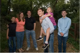 Mỹ cho phép tiêm vaccine Pfizer-BioNTech cho trẻ em trong độ tuổi 12-15