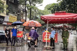 Công an Hà Nội: Vững chốt, chắc đường, bền bỉ chặn “giặc” Covid-19