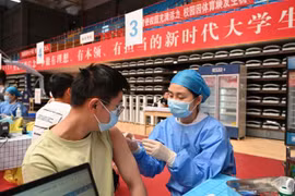 Trung Quốc: Người chưa tiêm vaccine ngừa Covid-19 không được vào bệnh viện, công viên, trường học… 