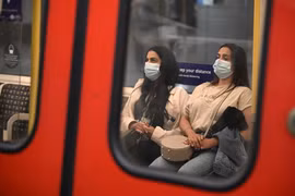 Anh dỡ bỏ giãn cách xã hội, đề cao trách nhiệm cá nhân để “sống chung với Covid-19” 