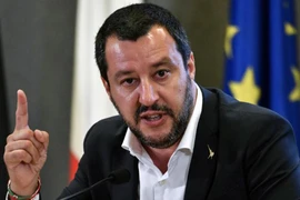 Cựu Bộ trưởng Nội vụ Italia hầu tòa vì chống người nhập cư 