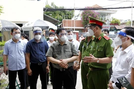 Thứ trưởng Bộ Công an Nguyễn Duy Ngọc báo cáo với Thủ tướng công tác chăm sóc người lang thang cơ nhỡ trong đợt giãn cách phòng chống dịch Covid-19 tại TP.HCM