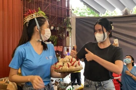 Sinh nhật đặc biệt của Á hậu Ngọc Thảo tại bếp ăn từ thiện 