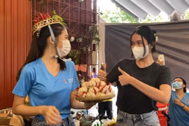 Sinh nhật đặc biệt của Á hậu Ngọc Thảo tại bếp ăn từ thiện 