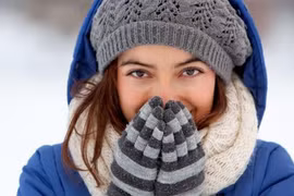 Giữ ấm cơ thể trong ngày rét đậm, rét hại: Nên và không nên 