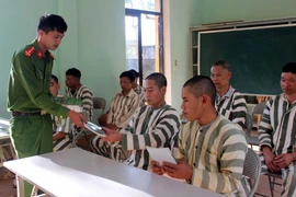 Người bị tạm giam vẫn có thể ký giấy tờ chuyển nhượng nhà đất