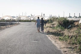 Nỗi lòng khó nói của nữ công nhân hái dâu ở Tây Ban Nha