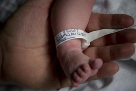 Bé sơ sinh sống lại sau 3 giờ tim ngừng đập