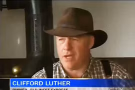 Tặng 10.000 USD cho chủ nhà hàng sau khi ăn tối xong