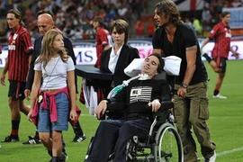 Cựu cầu thủ AC Milan và Fiorentina qua đời ở tuổi 49