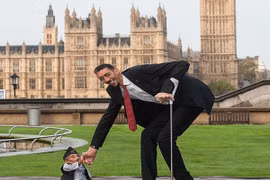 Cuộc hội ngộ của người đàn ông thấp nhất và cao nhất thế giới