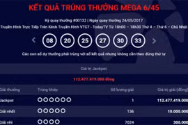 Trúng Jackpot 112 tỷ đồng, người chơi phá kỷ lục lĩnh tiền vé số Vietlott