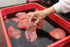 Hà Nội yêu cầu làm rõ ngay thông tin "3 chợ bán thịt lợn giả thịt bò"