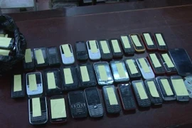 Đột nhập cửa hàng trộm 60 điện thoại và thẻ cào 