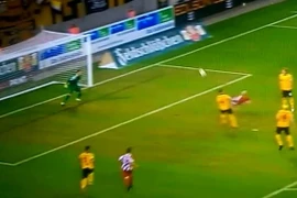 Cầu thủ hạng Ba ghi bàn thắng đẹp hơn siêu sao thế giới