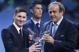 Messi đánh bại Ronaldo và Suarez để giành "tượng vàng"