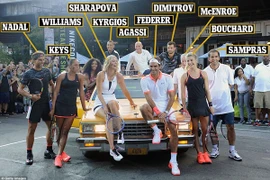 Ngỡ ngàng khi chứng kiến các "sao" chơi quần vợt trên đường phố