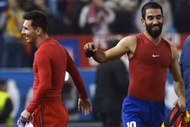 Messi gây "sốc" khi đề nghị dành áo số 10 cho Turan