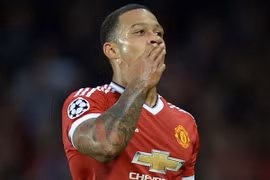 Quá phấn khích, Van Gaal định hôn Depay