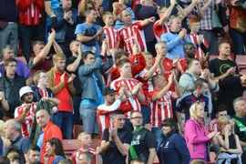 Bàn thắng của Coutinho suýt lấy mạng một CĐV của Stoke