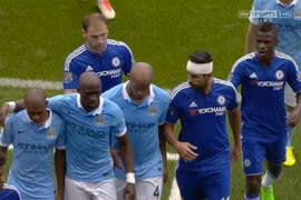 Cay cú vì "ăn cùi trỏ", Costa hùng hổ đòi đánh cầu thủ của Manchester City