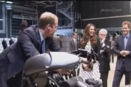 Hoàng tử Anh thăm phim trường quay Harry Potter và Batman