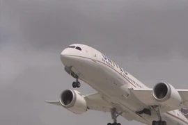 Boeing 787 cất cánh trở lại tại Mỹ