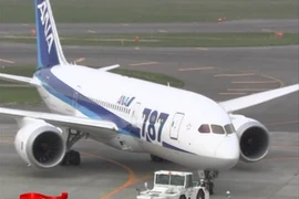 Boeing 787 bay trở lại tại Nhật Bản