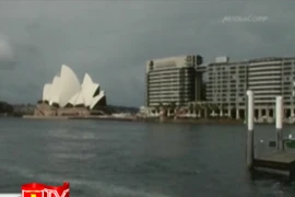 Australia hạ dự báo GDP trong năm tài khóa hiện tại