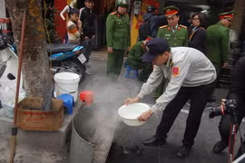 Bị phạt 6 triệu đồng vì vứt rác ra vỉa hè