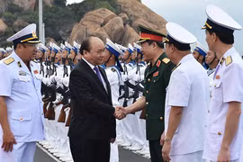 Trang bị tàu ngầm để bảo vệ vững chắc chủ quyền biển, đảo