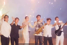 Nhật Huyền ra mắt MV “Chúc mừng năm mới” với sáng tác của Ngô Tự Lập 