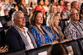 Quảng bá khăn rằn, văn hóa Việt Nam ra thế giới