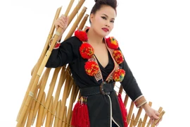 Vân-Ánh và nhóm Blood Moon Orchestra biểu diễn tại Hà Nội