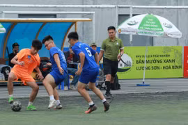 Phần thưởng đặc biệt dành cho 4 đội bóng vào bán kết