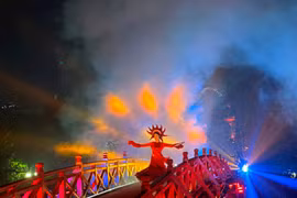 Ra mắt “Ngọc Sơn - Đêm huyền bí”: Tái hiện truyền thuyết hồ Gươm bằng công nghệ ánh sáng hiện đại