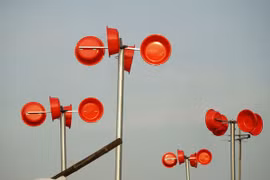 Chậu nhựa tạo điện gió ở xóm thuyền Hà Nội