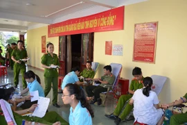 200 đoàn viên thanh niên Công an tỉnh Quảng Ngãi hiến máu tình nguyện