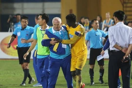 HLV Petrovic bị cấm chỉ đạo 2 trận sau vụ phản ứng trọng tài